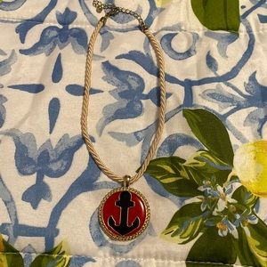 Short anchor pendant necklace